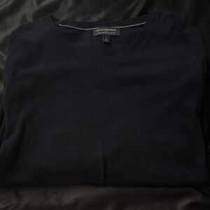 Banana Republic Men's Dark Blue V-Neck Sweater